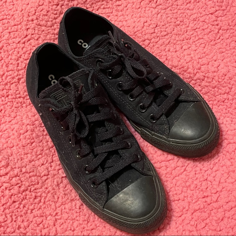 Solid black Converse women 8, men 6